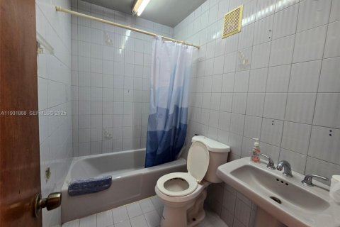 Villa ou maison à vendre à Hialeah, Floride: 4 chambres, 129.78 m2 № 1990249 - photo 10