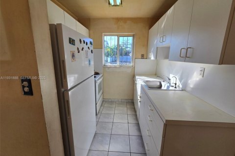 Villa ou maison à vendre à Hialeah, Floride: 4 chambres, 129.78 m2 № 1990249 - photo 8