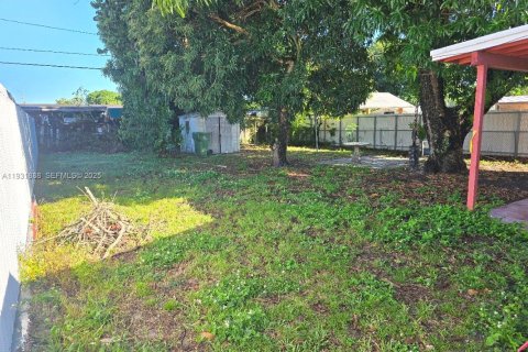 Villa ou maison à vendre à Hialeah, Floride: 4 chambres, 129.78 m2 № 1990249 - photo 25