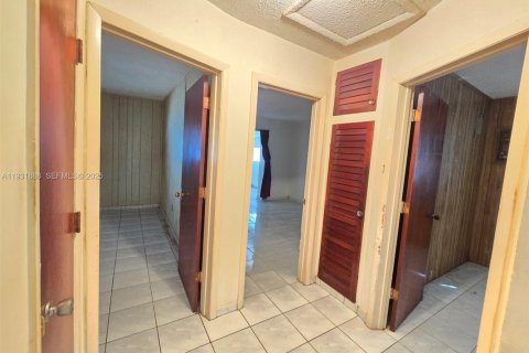 Villa ou maison à vendre à Hialeah, Floride: 4 chambres, 129.78 m2 № 1990249 - photo 12