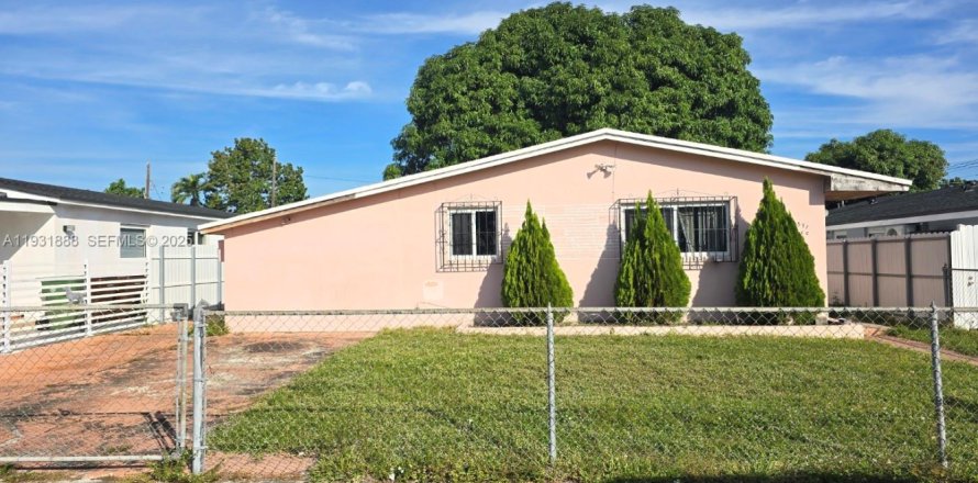 Villa ou maison à Hialeah, Floride 4 chambres, 129.78 m2 № 1990249