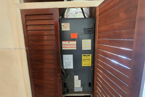 Villa ou maison à vendre à Hialeah, Floride: 4 chambres, 129.78 m2 № 1990249 - photo 18