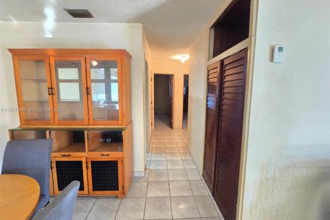 Villa ou maison à vendre à Hialeah, Floride: 4 chambres, 129.78 m2 № 1990249 - photo 9