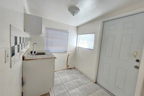 Villa ou maison à vendre à Hialeah, Floride: 4 chambres, 129.78 m2 № 1990249 - photo 17