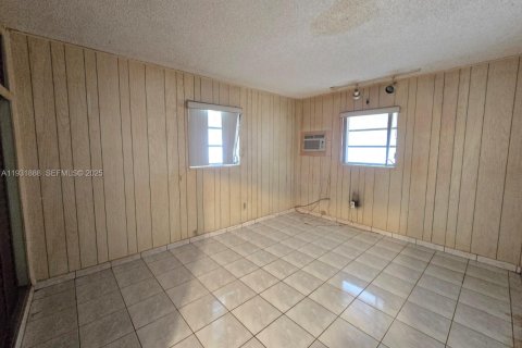 Villa ou maison à vendre à Hialeah, Floride: 4 chambres, 129.78 m2 № 1990249 - photo 13