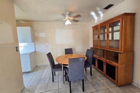 Villa ou maison à vendre à Hialeah, Floride: 4 chambres, 129.78 m2 № 1990249 - photo 7