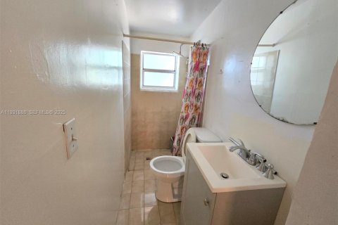 Villa ou maison à vendre à Hialeah, Floride: 4 chambres, 129.78 m2 № 1990249 - photo 16