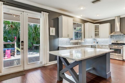 House in Tampa, Florida 4 bedrooms, 237.46 sq.m. № 1755381 - photo 17
