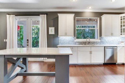 House in Tampa, Florida 4 bedrooms, 237.46 sq.m. № 1755381 - photo 11