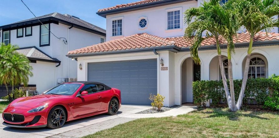 House in Tampa, Florida 4 bedrooms, 237.46 sq.m. № 1755381