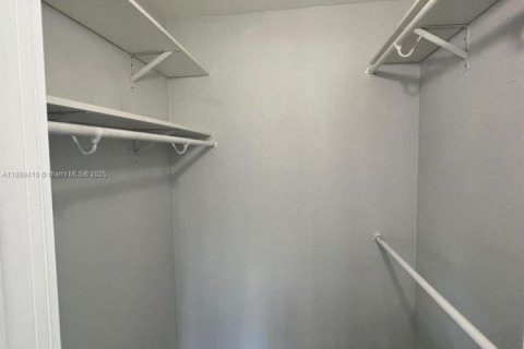 Снять в аренду кондоминиум в Форт-Лодердейл, Флорида 1 спальня, 42.64м2, № 1941389 - фото 9