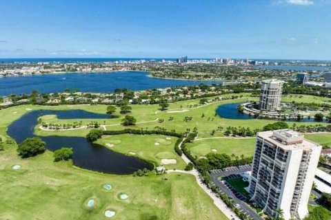 Condominio en venta en West Palm Beach, Florida, 2 dormitorios, 112.04 m2 № 542764 - foto 1