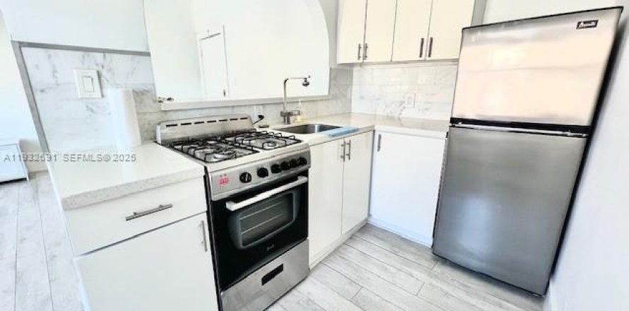 Apartment in Miami Beach, Florida 1 bedroom, 42.74 sq.m. № 1994688