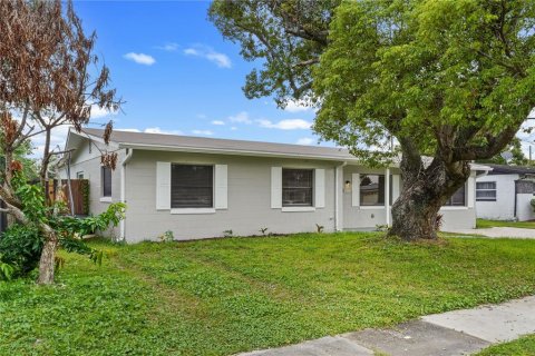 House in Orlando, Florida 3 bedrooms, 170.01 sq.m. № 2396317 - photo 4