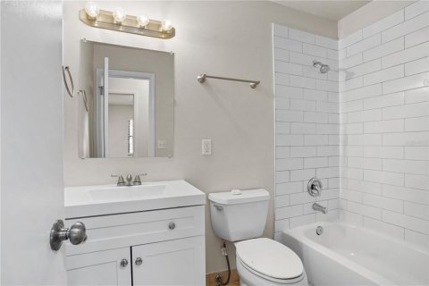 House in Orlando, Florida 3 bedrooms, 170.01 sq.m. № 2396317 - photo 27