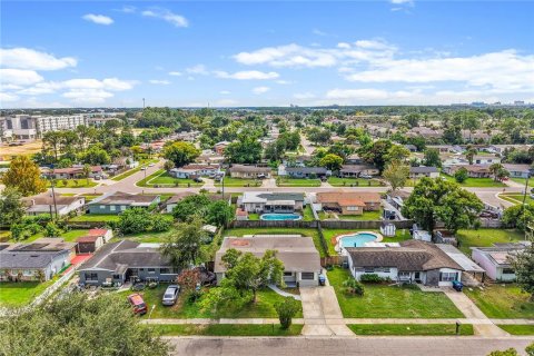 House in Orlando, Florida 3 bedrooms, 170.01 sq.m. № 2396317 - photo 5