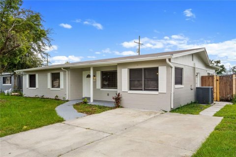 House in Orlando, Florida 3 bedrooms, 170.01 sq.m. № 2396317 - photo 3