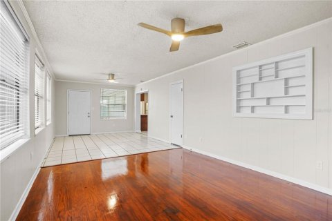 House in Orlando, Florida 3 bedrooms, 170.01 sq.m. № 2396317 - photo 16