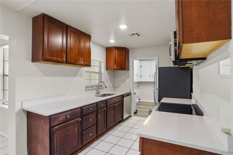 House in Orlando, Florida 3 bedrooms, 170.01 sq.m. № 2396317 - photo 18
