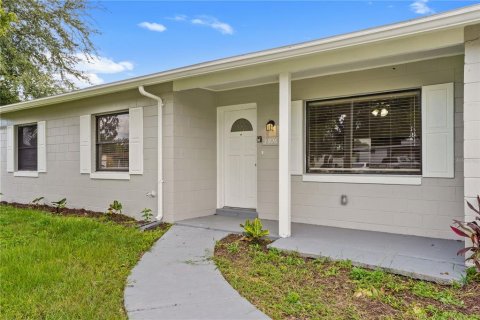 House in Orlando, Florida 3 bedrooms, 170.01 sq.m. № 2396317 - photo 12