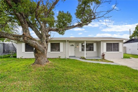 House in Orlando, Florida 3 bedrooms, 170.01 sq.m. № 2396317 - photo 2