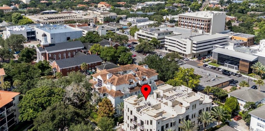 Adosado en Winter Park, Florida 3 dormitorios, 360.27 m2 № 2258623