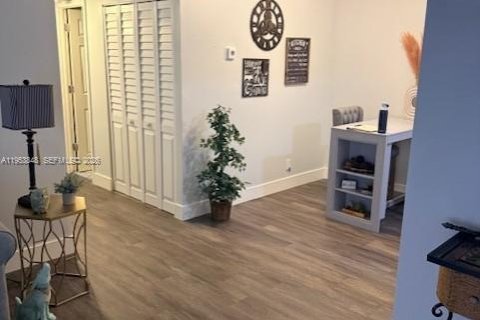 Condominio en venta en Pompano Beach, Florida, 2 dormitorios, 84.54 m2 № 2008035 - foto 2