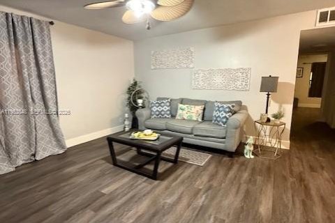 Condominio en venta en Pompano Beach, Florida, 2 dormitorios, 84.54 m2 № 2008035 - foto 3