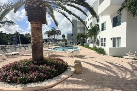 Condominio en venta en Pompano Beach, Florida, 2 dormitorios, 84.54 m2 № 2008035 - foto 19