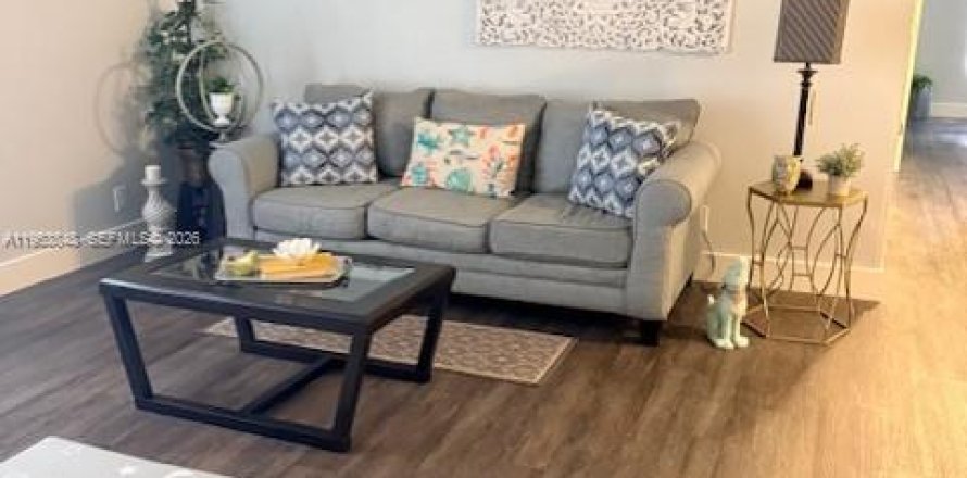 Condominio en Pompano Beach, Florida, 2 dormitorios  № 2008035