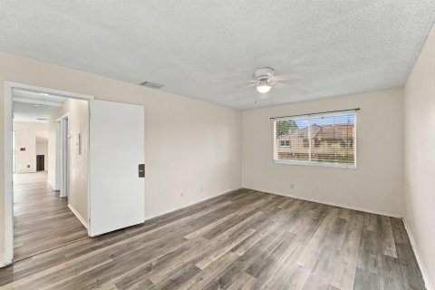 Townhouse in Lauderhill, Florida 3 bedrooms, 100.33 sq.m. № 2382849 - photo 19