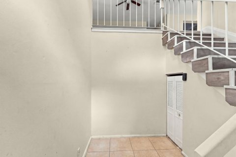 Townhouse in Lauderhill, Florida 3 bedrooms, 100.33 sq.m. № 2382849 - photo 4