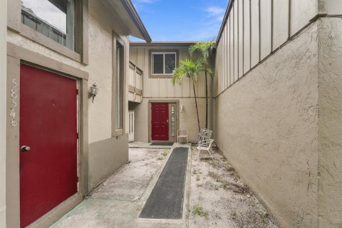 Townhouse in Lauderhill, Florida 3 bedrooms, 100.33 sq.m. № 2382849 - photo 2