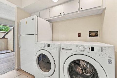 Townhouse in Lauderhill, Florida 3 bedrooms, 100.33 sq.m. № 2382849 - photo 10