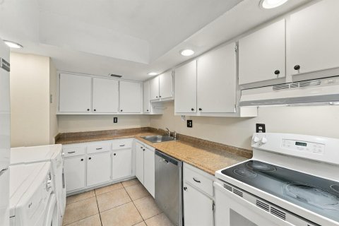 Townhouse in Lauderhill, Florida 3 bedrooms, 100.33 sq.m. № 2382849 - photo 8