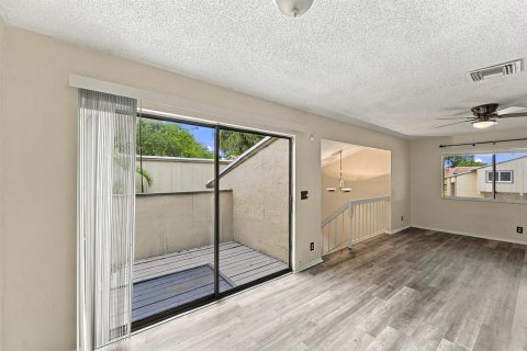 Townhouse in Lauderhill, Florida 3 bedrooms, 100.33 sq.m. № 2382849 - photo 7