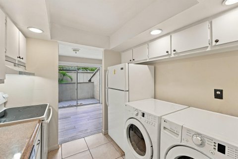 Townhouse in Lauderhill, Florida 3 bedrooms, 100.33 sq.m. № 2382849 - photo 9