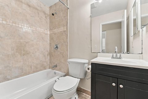 Townhouse in Lauderhill, Florida 3 bedrooms, 100.33 sq.m. № 2382849 - photo 21