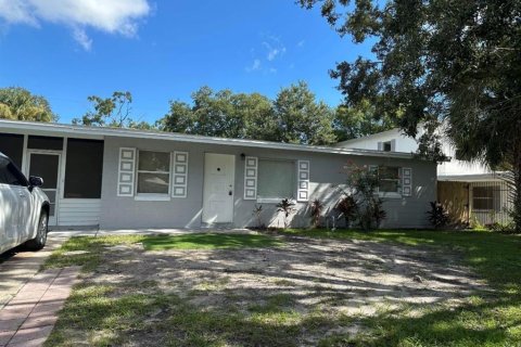 House in Sanford, Florida 2 bedrooms, 107.3 sq.m. № 1602531 - photo 1