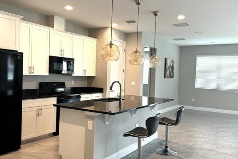 Casa en venta en Davenport, Florida, 4 dormitorios, 215.81 m2 № 2108541 - foto 8
