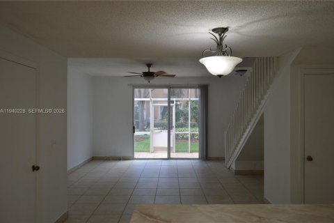 Touwnhouse à louer à Weston, Floride: 2 chambres, 117.15 m2 № 1998140 - photo 3