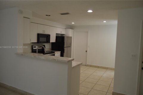 Touwnhouse à louer à Weston, Floride: 2 chambres, 117.15 m2 № 1998140 - photo 8