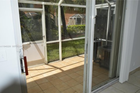 Touwnhouse à louer à Weston, Floride: 2 chambres, 117.15 m2 № 1998140 - photo 6