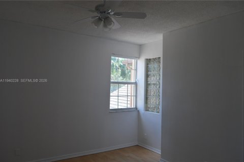 Touwnhouse à louer à Weston, Floride: 2 chambres, 117.15 m2 № 1998140 - photo 13