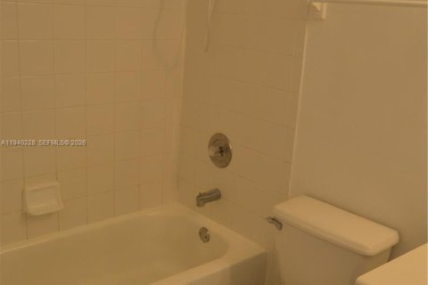 Touwnhouse à louer à Weston, Floride: 2 chambres, 117.15 m2 № 1998140 - photo 15