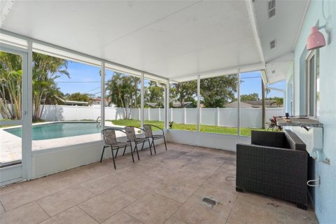 House in Saint Petersburg, Florida 3 bedrooms, 132.11 sq.m. № 1826729 - photo 14