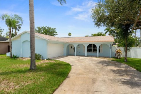 House in Saint Petersburg, Florida 3 bedrooms, 132.11 sq.m. № 1826729 - photo 16