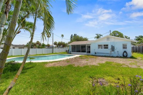 House in Saint Petersburg, Florida 3 bedrooms, 132.11 sq.m. № 1826729 - photo 28