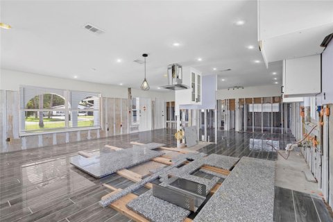 House in Saint Petersburg, Florida 3 bedrooms, 132.11 sq.m. № 1826729 - photo 8