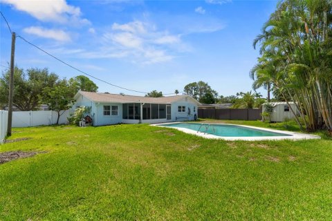 House in Saint Petersburg, Florida 3 bedrooms, 132.11 sq.m. № 1826729 - photo 12
